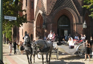Symbolbild Hochzeit Trauung Ehe Kutsche Ehepaar Gemeinde Eheschließung